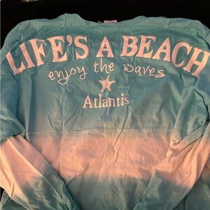 Long sleeved women’s T-shirt